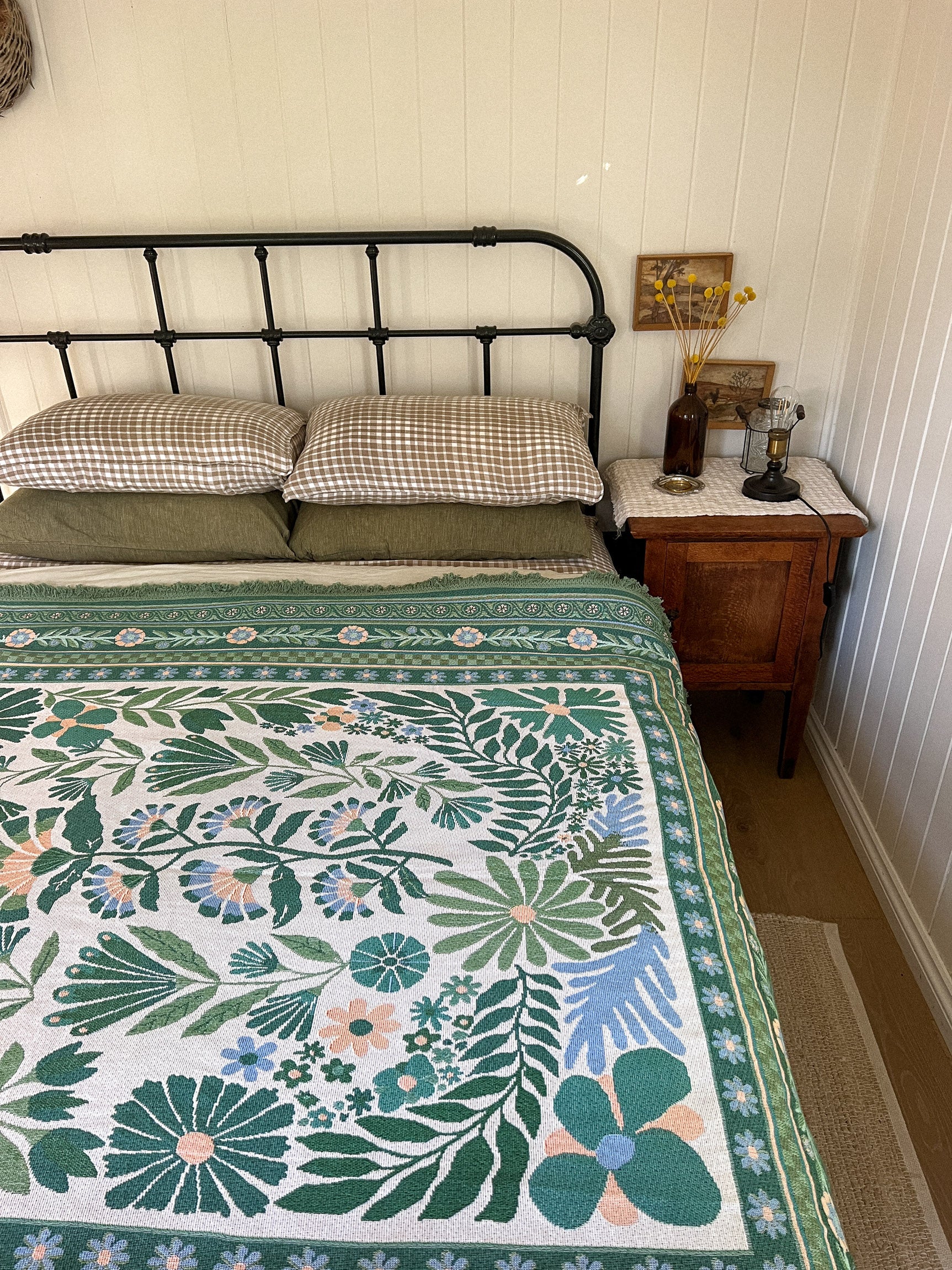 The Dahlia Green Rug